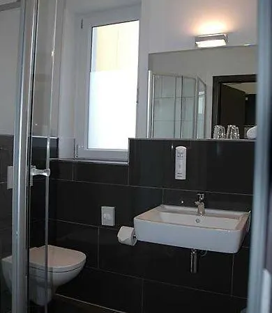 מלון Von Korff's Rest & Relax משדה